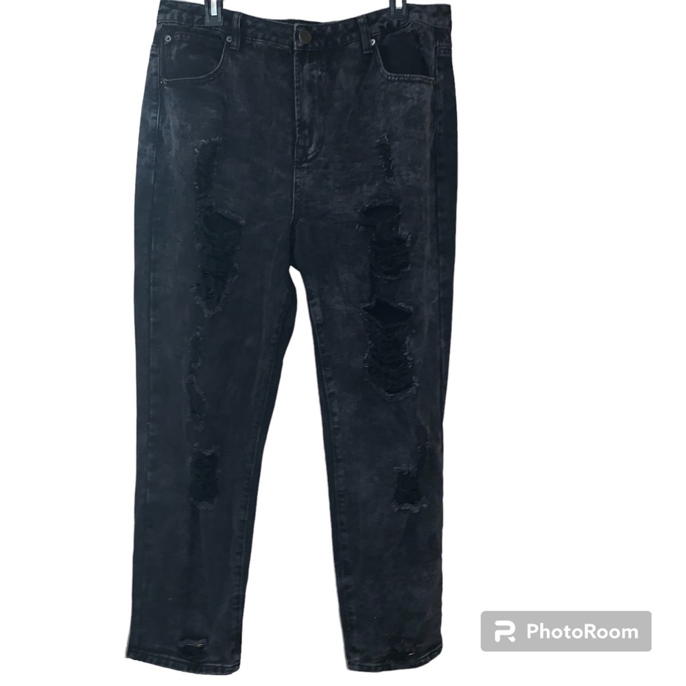Women’s washed & distressed jeans |Size 15